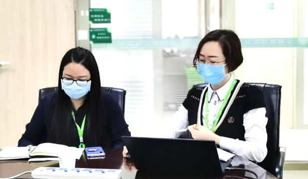 中检丽江公司高总率队慰问中检bifa必发员工