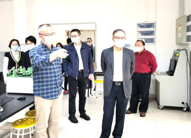 中检丽江公司高总率队慰问中检bifa必发员工